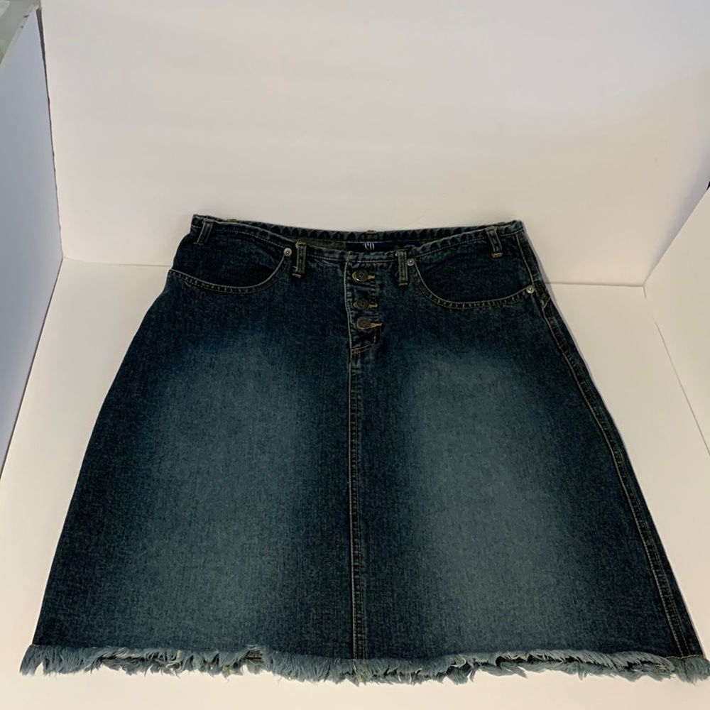 SO…GSJC Denim Skirt Raw Hem Two Pockets 3 Button Closure Size 11 Juniors